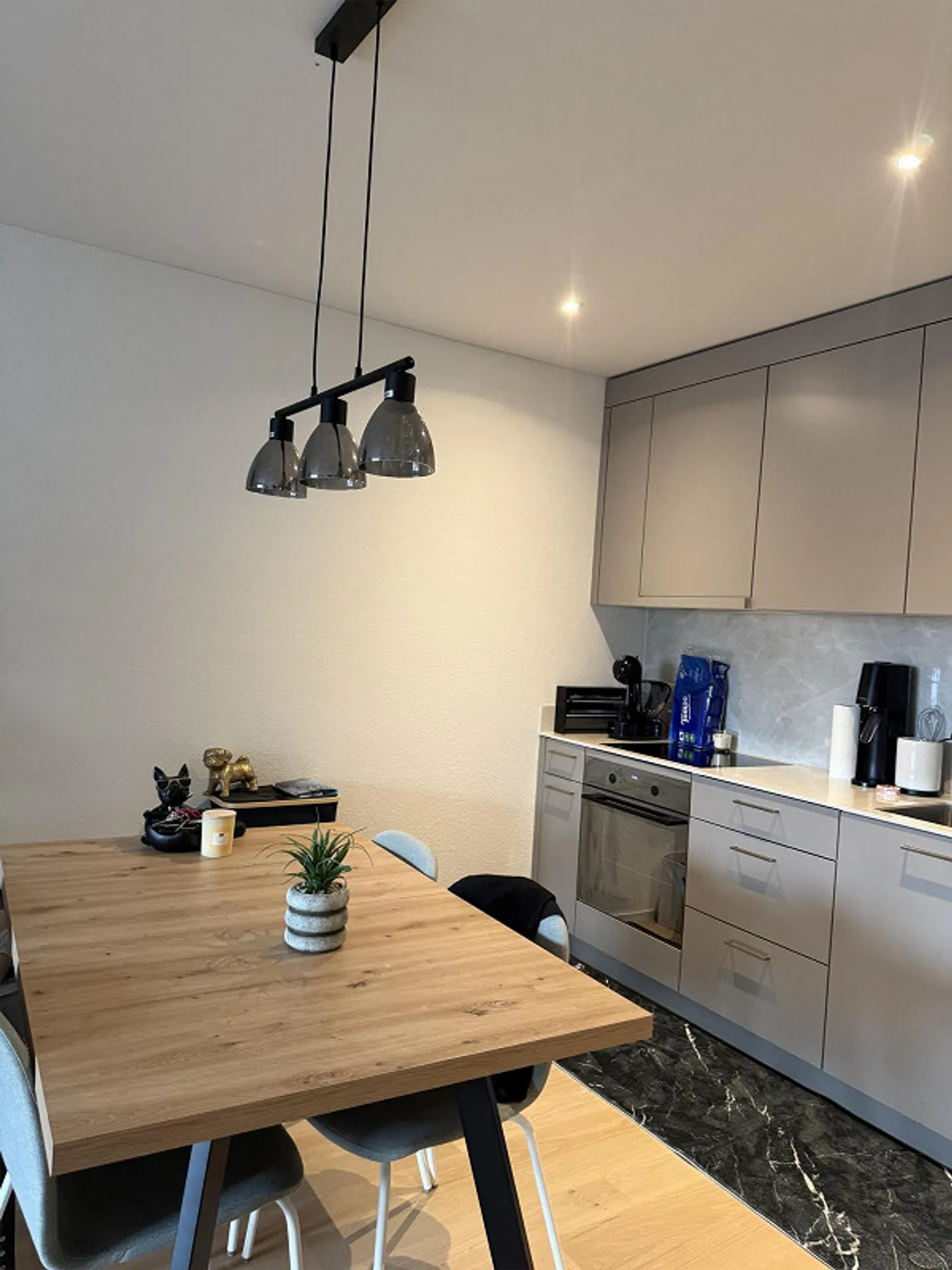 Modern 2.5-room apartment for rent - Photo 2 of 9