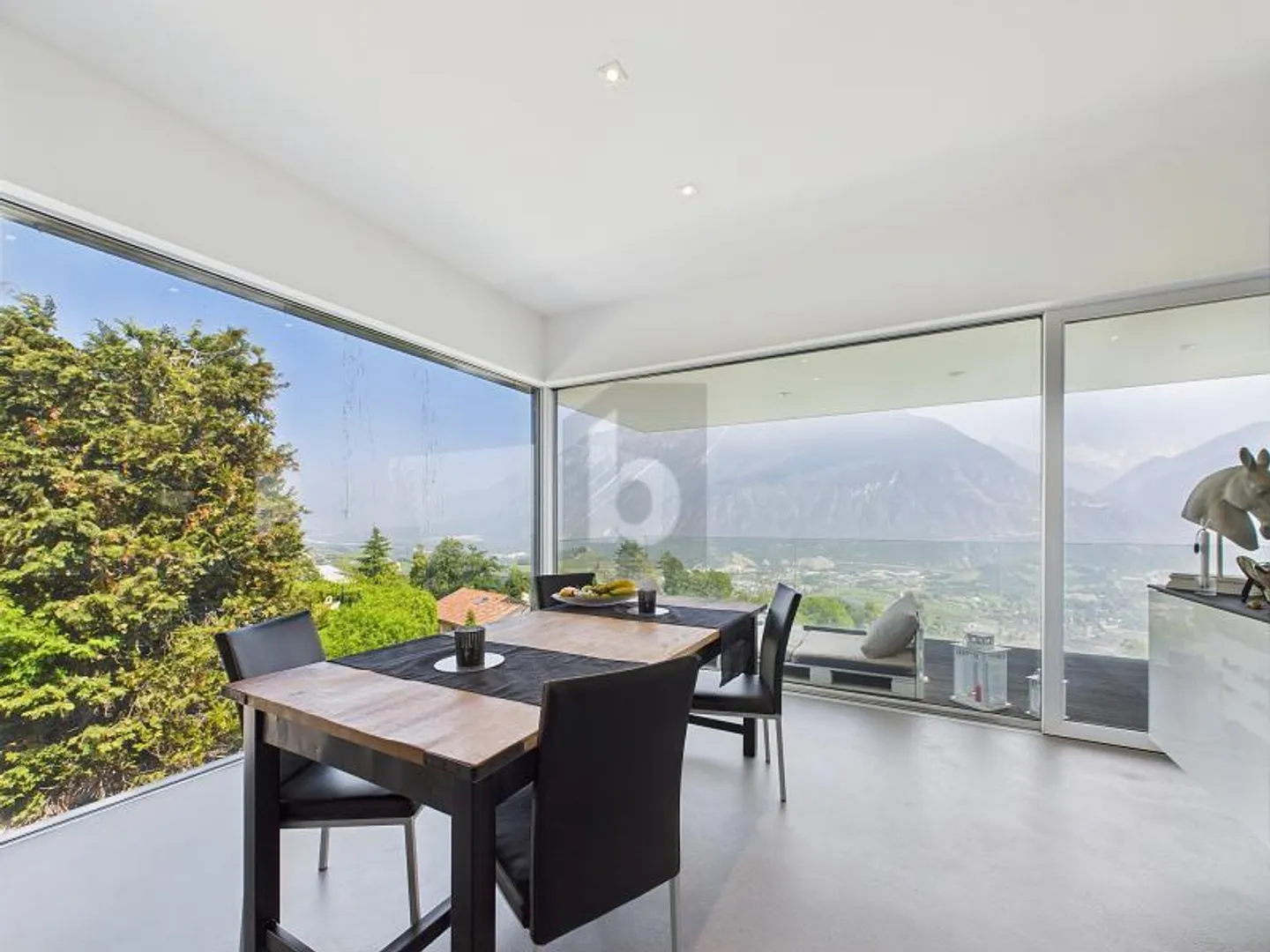 Modern Villa with Pool, Spa and View - Photo 4 of 6