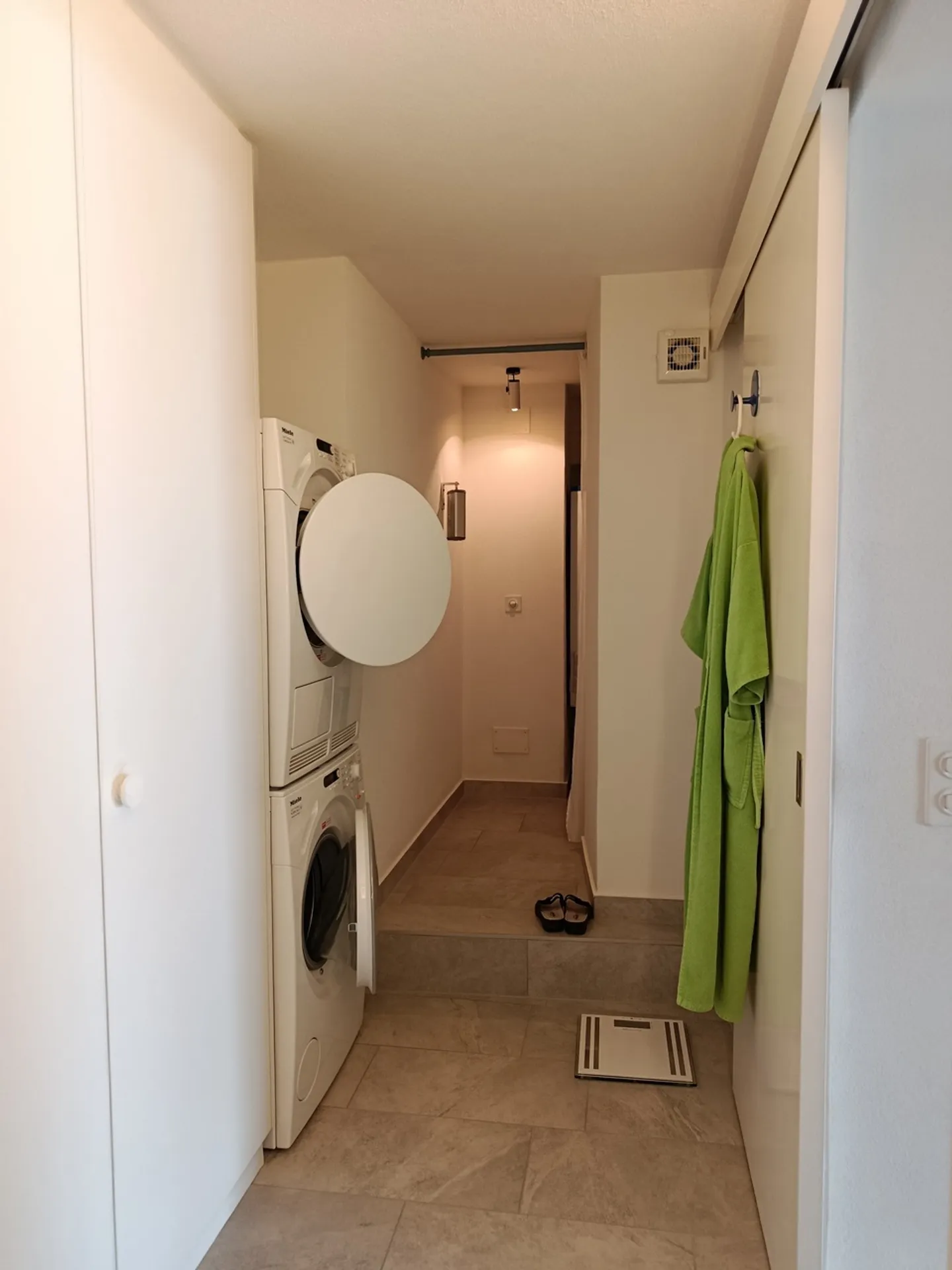 Appartement Charmant avec Vue sur le Lac - Photo 28 sur 33