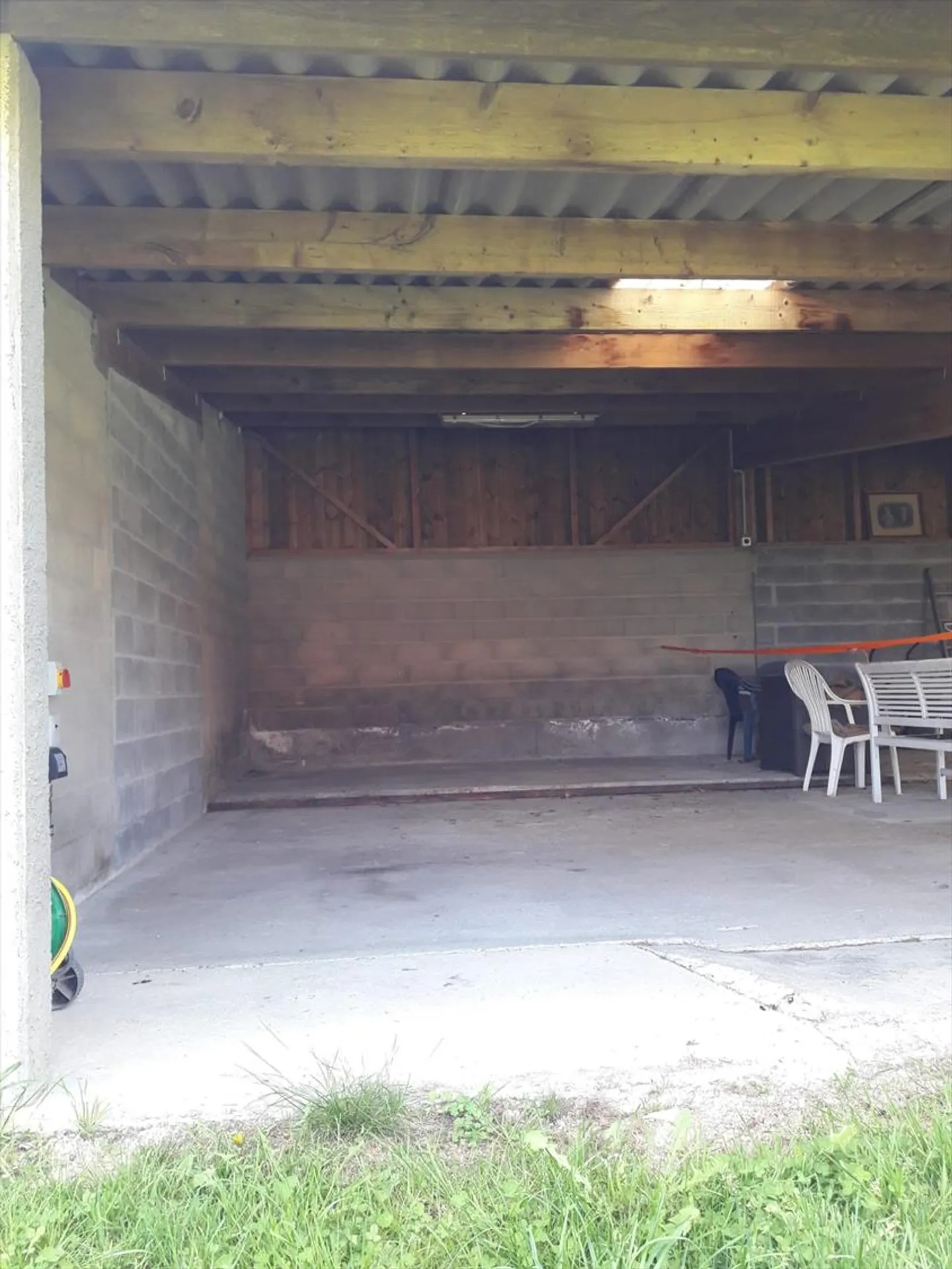 Überdachter Parkplatz - Foto 3 von 4
