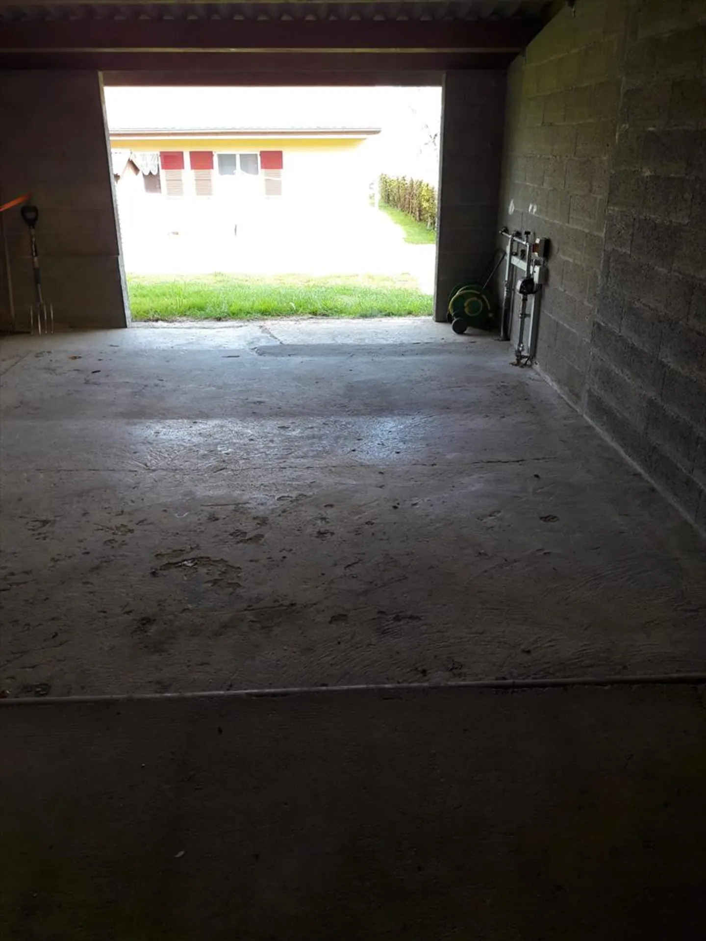 Überdachter Parkplatz - Foto 4 von 4