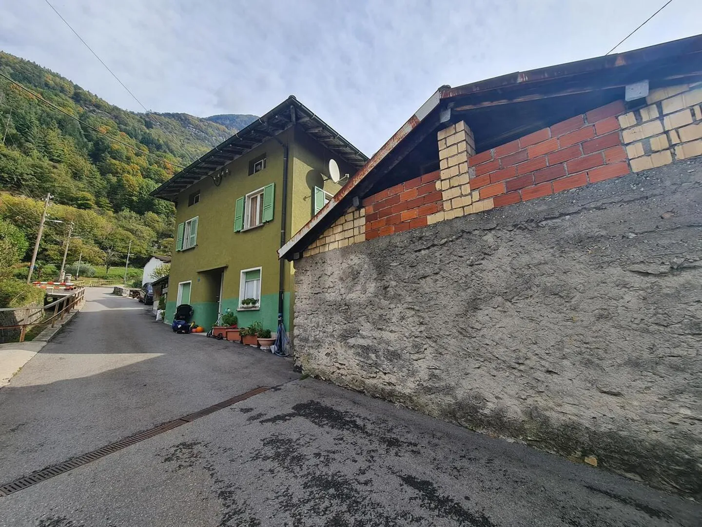 SOLEGGIATA E TRANQUILLA, NEL NUCLEO - Foto 1 von 5