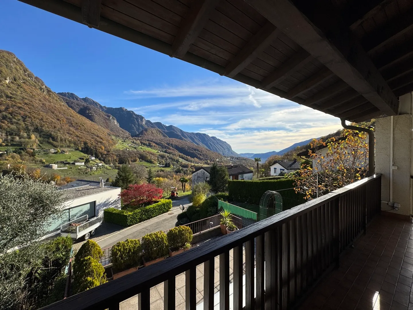 Part of a semi-detached house with spectacular views - Photo 11 of 15
