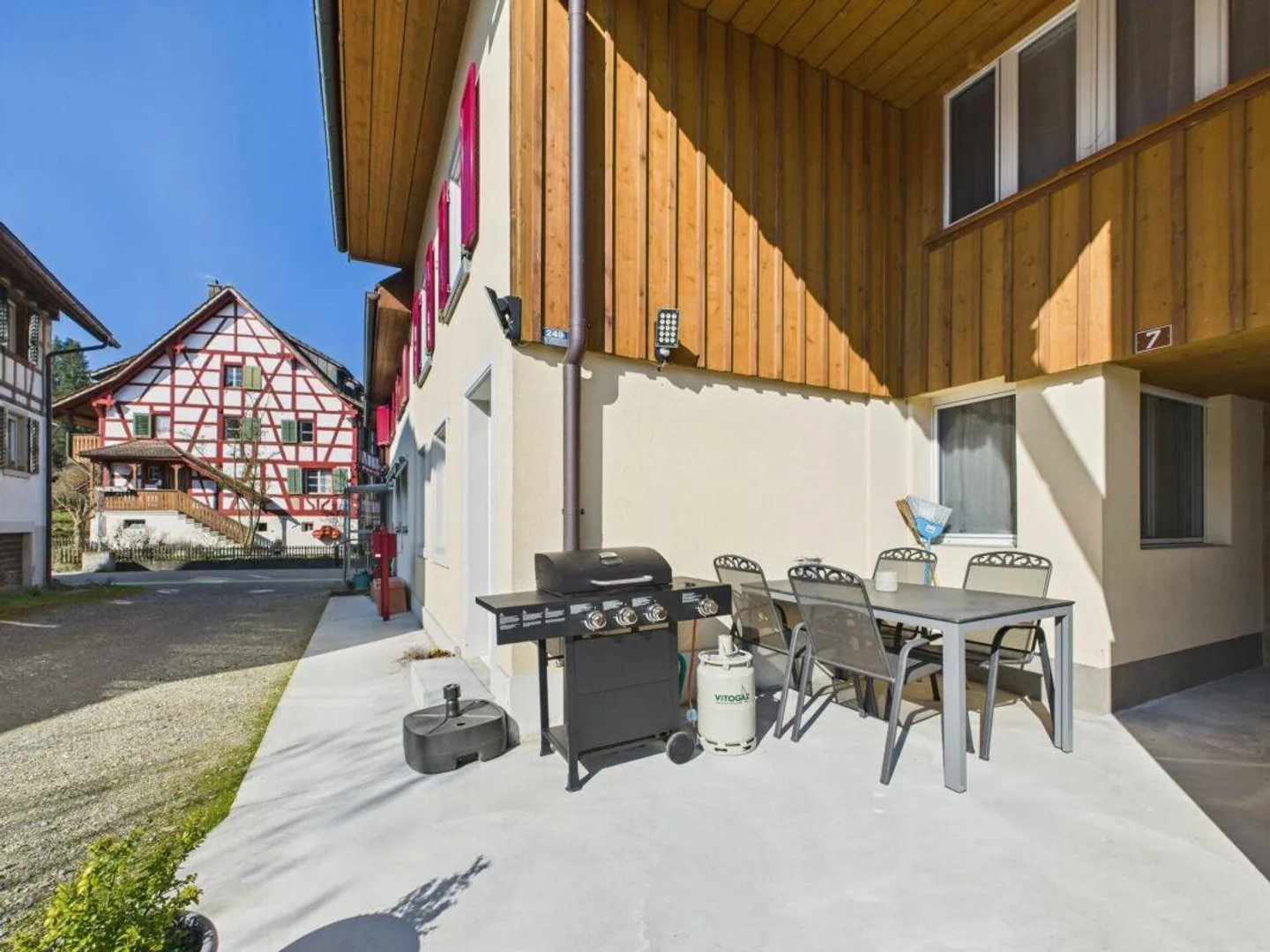 Casa a schiera spaziosa e ben tenuta di 6,5 stanze ai margini di... - Foto 2 di 12