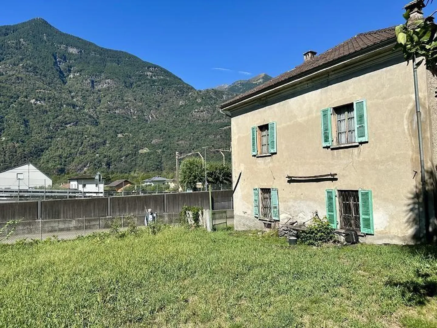 Geräumiges Haus mit Garten - Foto 3 von 24