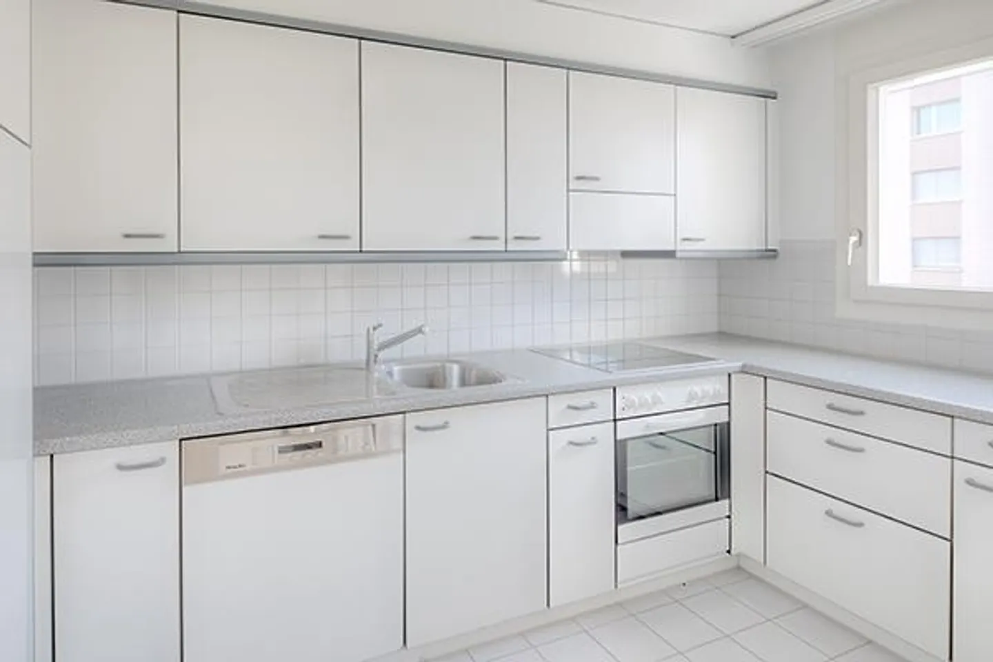 Appartement Charmant avec Balcons - Photo 4 sur 7