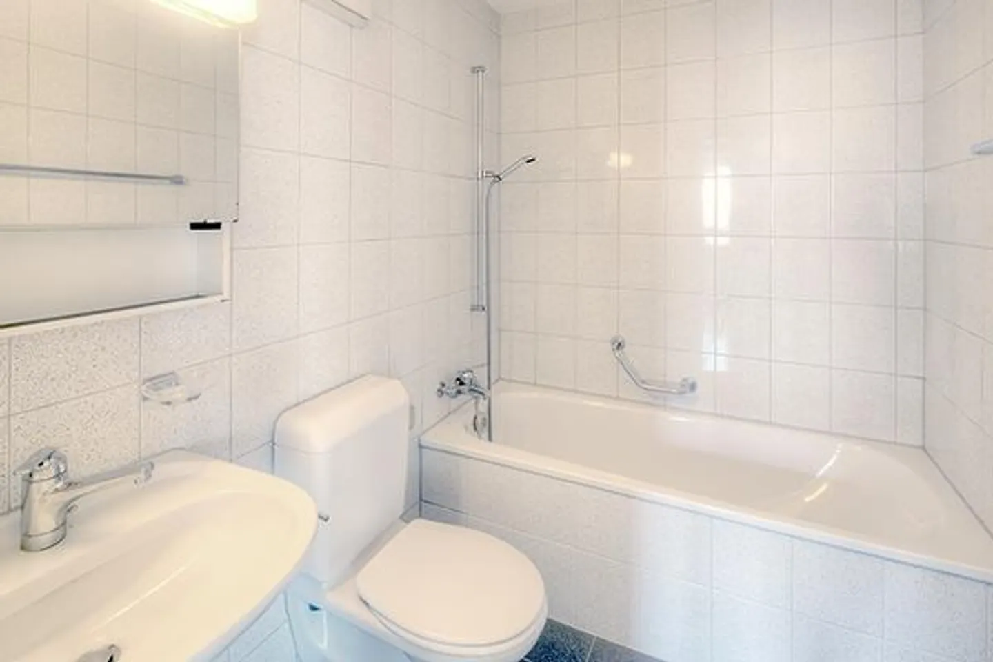 Appartement Charmant avec Balcons - Photo 5 sur 7