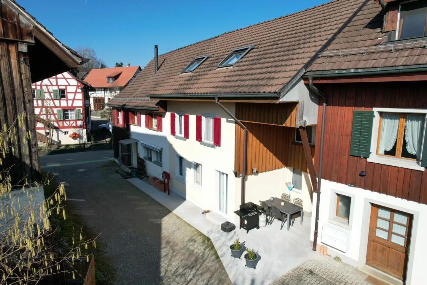 Casa a schiera spaziosa e ben tenuta di 6,5 stanze ai margini di... - Foto 1 di 12