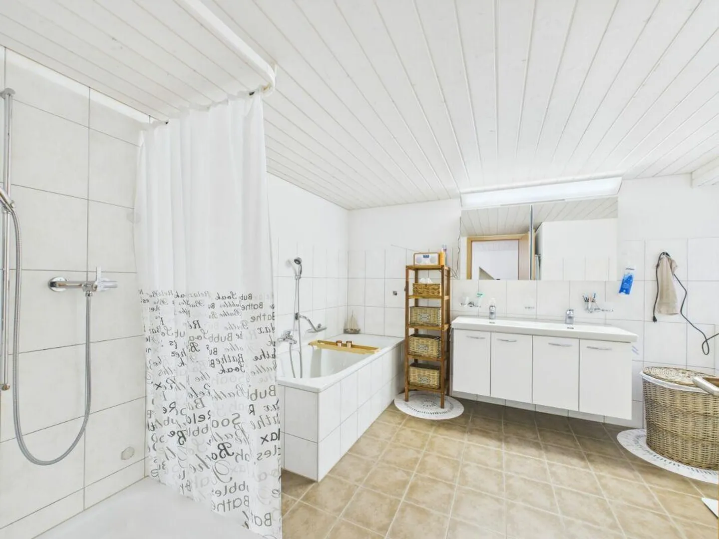 Casa a schiera spaziosa e ben tenuta di 6,5 stanze ai margini di... - Foto 8 di 12