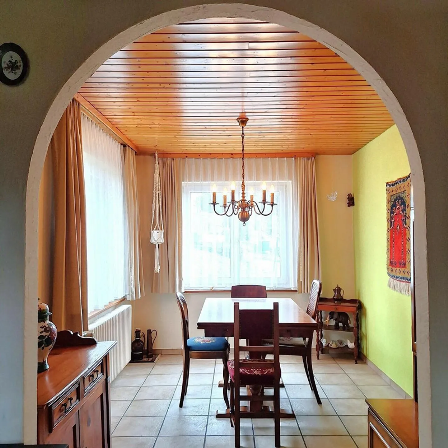 Casa unifamiliare con giardino a bassa manutenzione in una posizione soleggiata e tranquilla - Foto 5 di 14