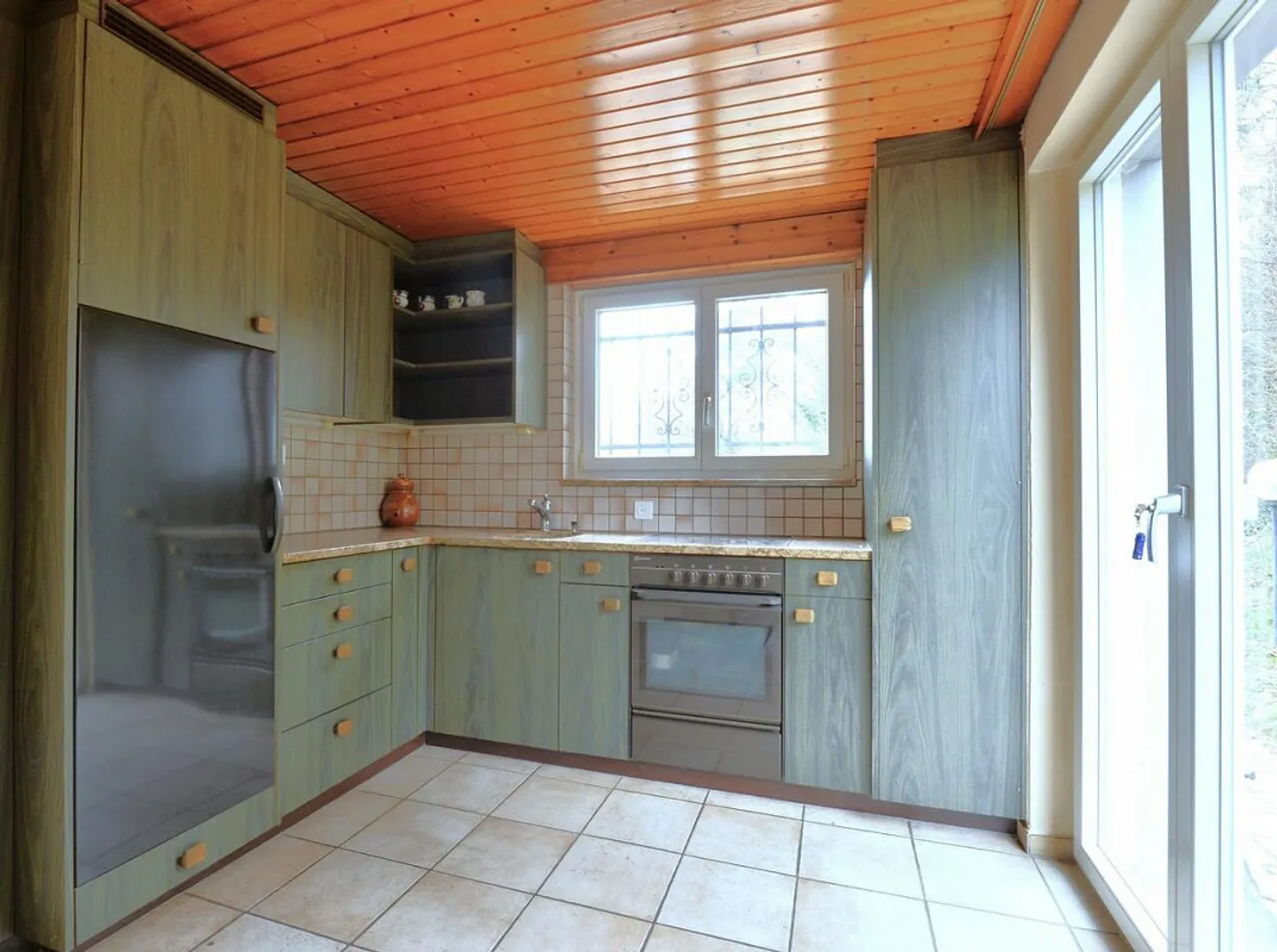 Casa unifamiliare con giardino a bassa manutenzione in una posizione soleggiata e tranquilla - Foto 6 di 14