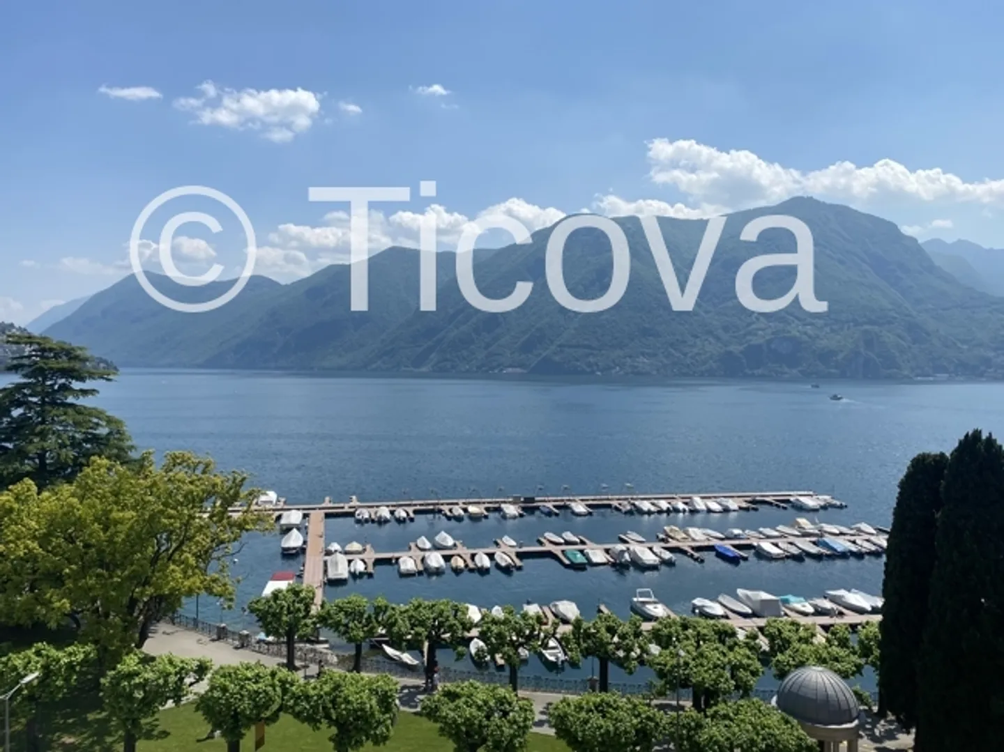 Luxury Apartment with Lake View - Photo 3 of 3