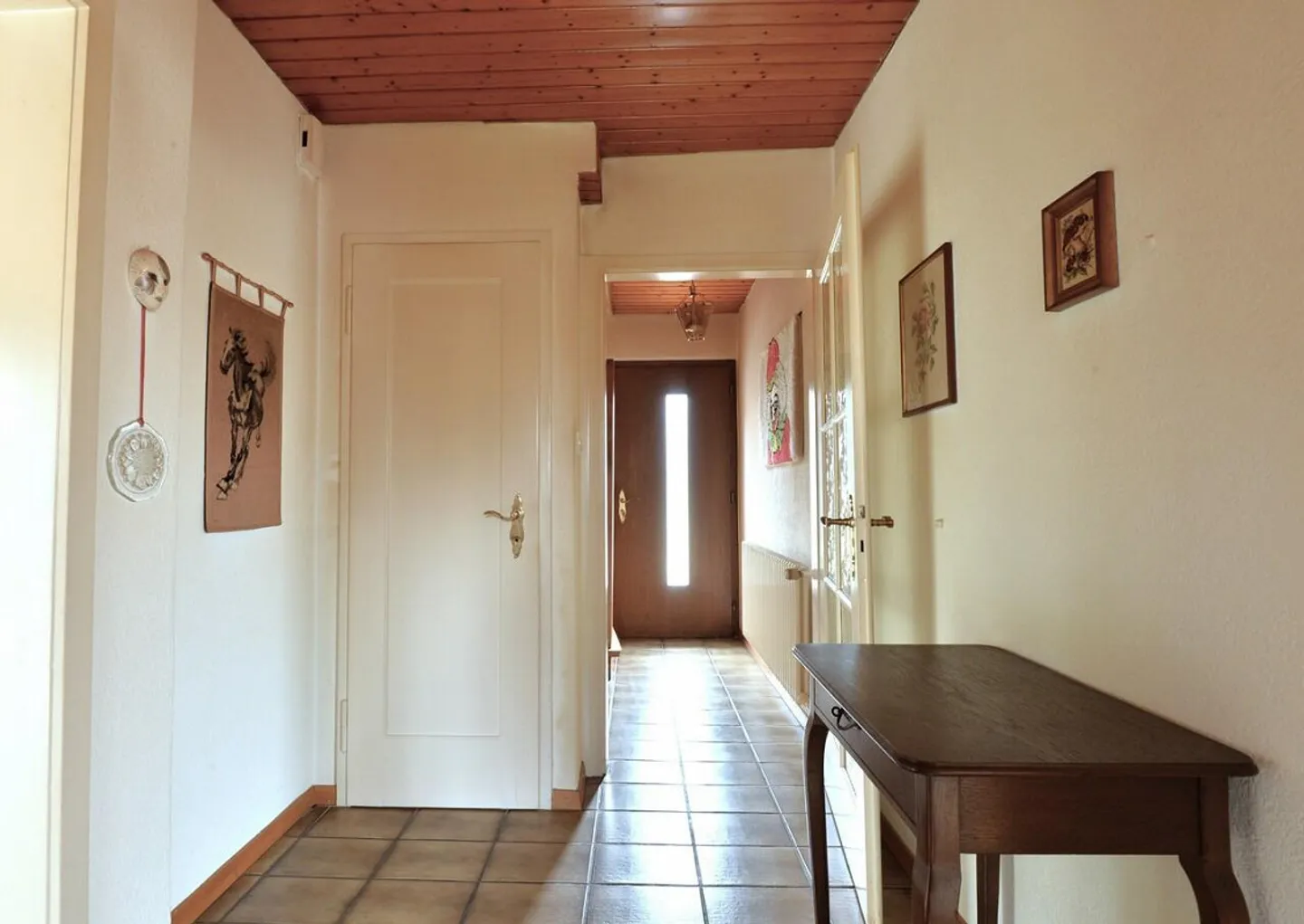 Casa unifamiliare con giardino a bassa manutenzione in una posizione soleggiata e tranquilla - Foto 7 di 14