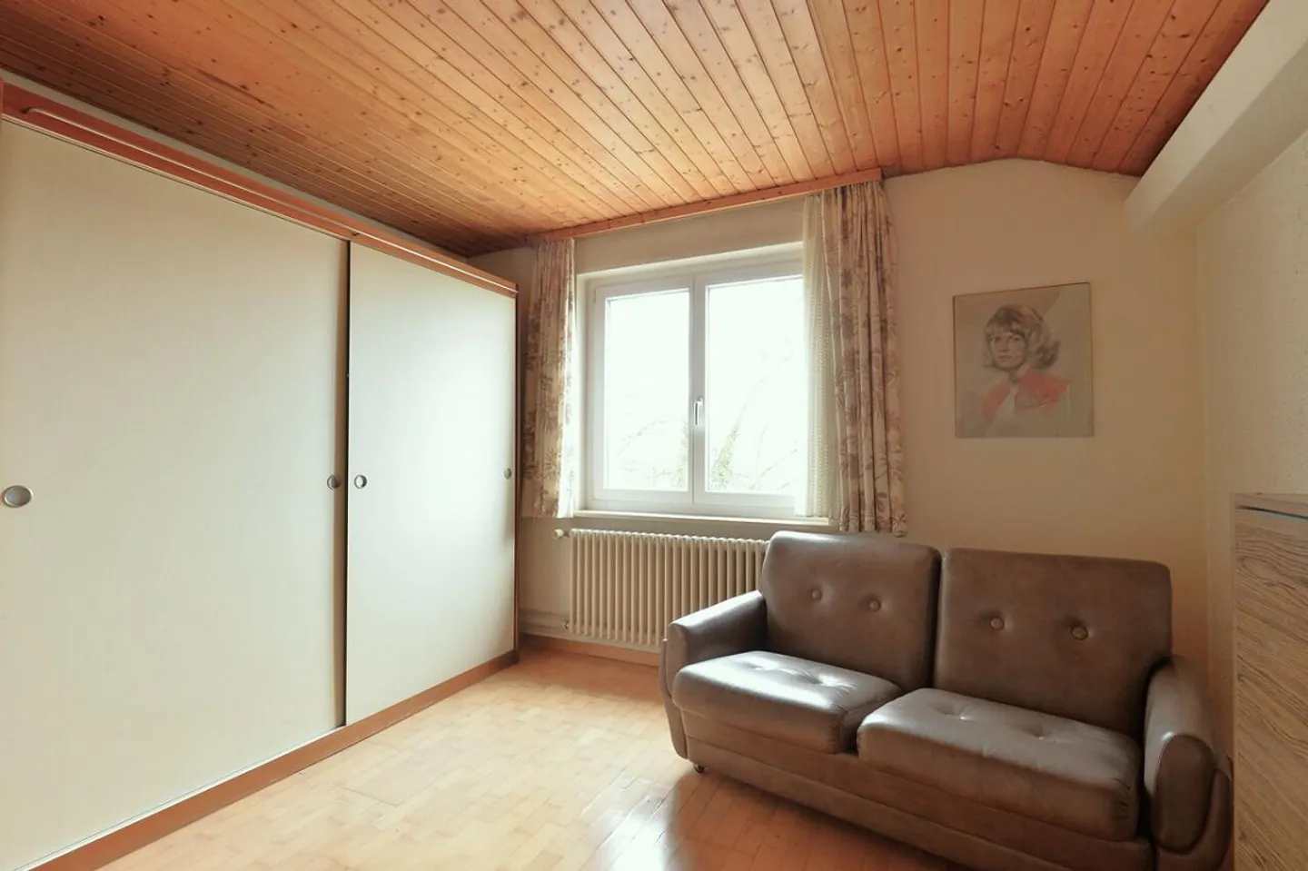 Casa unifamiliare con giardino a bassa manutenzione in una posizione soleggiata e tranquilla - Foto 11 di 14