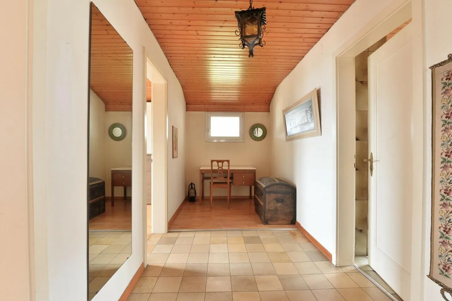 Casa unifamiliare con giardino a bassa manutenzione in una posizione soleggiata e tranquilla - Foto 8 di 14