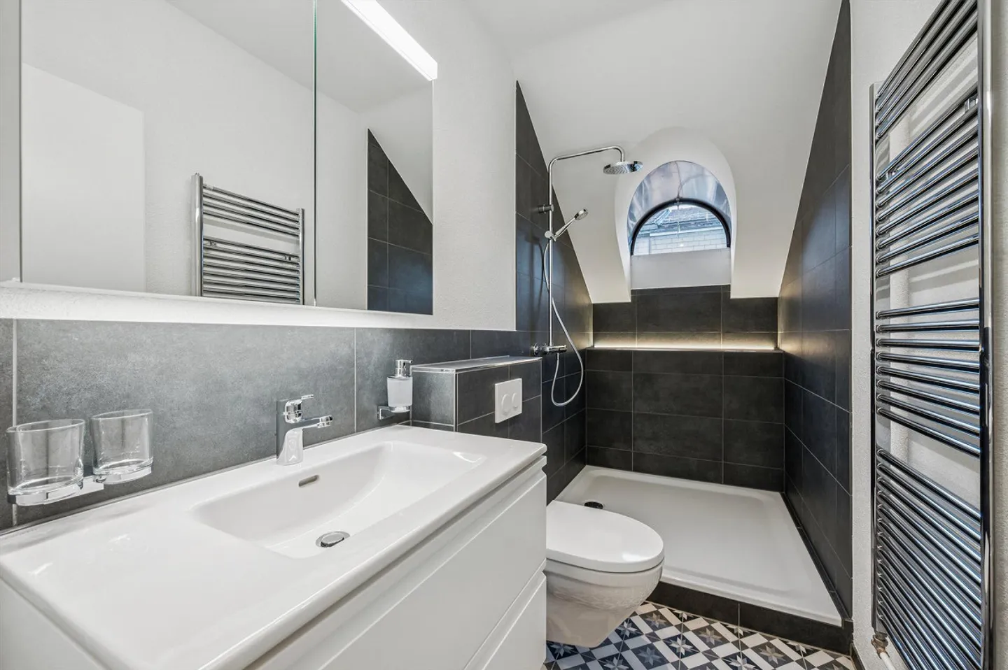 Charmante, nouvellement rénové appartement 2.5 pièces - Photo 5 sur 11