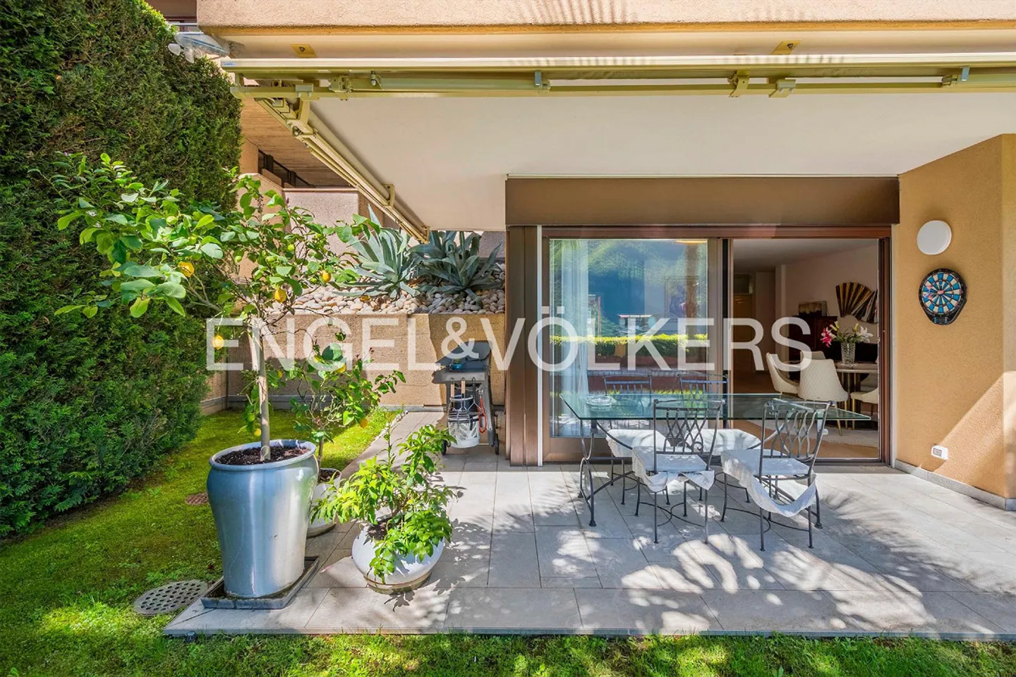 Beautiful apartment with garden and lake view - Photo 2 of 13