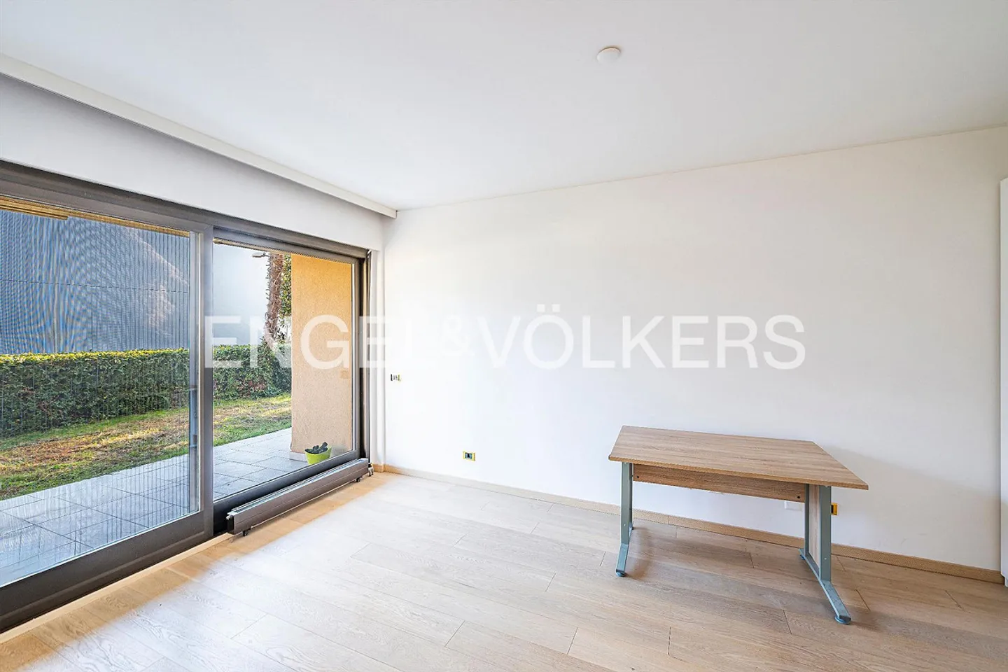 Beautiful apartment with garden and lake view - Photo 9 of 13