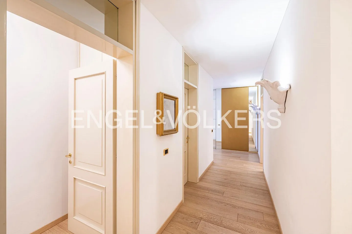 Beautiful apartment with garden and lake view - Photo 10 of 13