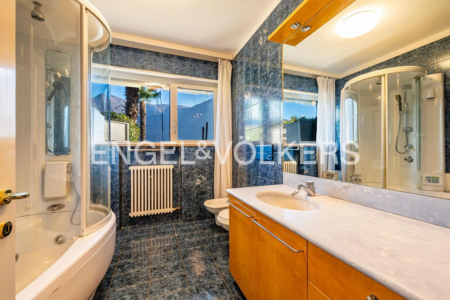 Beautiful apartment with garden and lake view - Photo 13 of 13