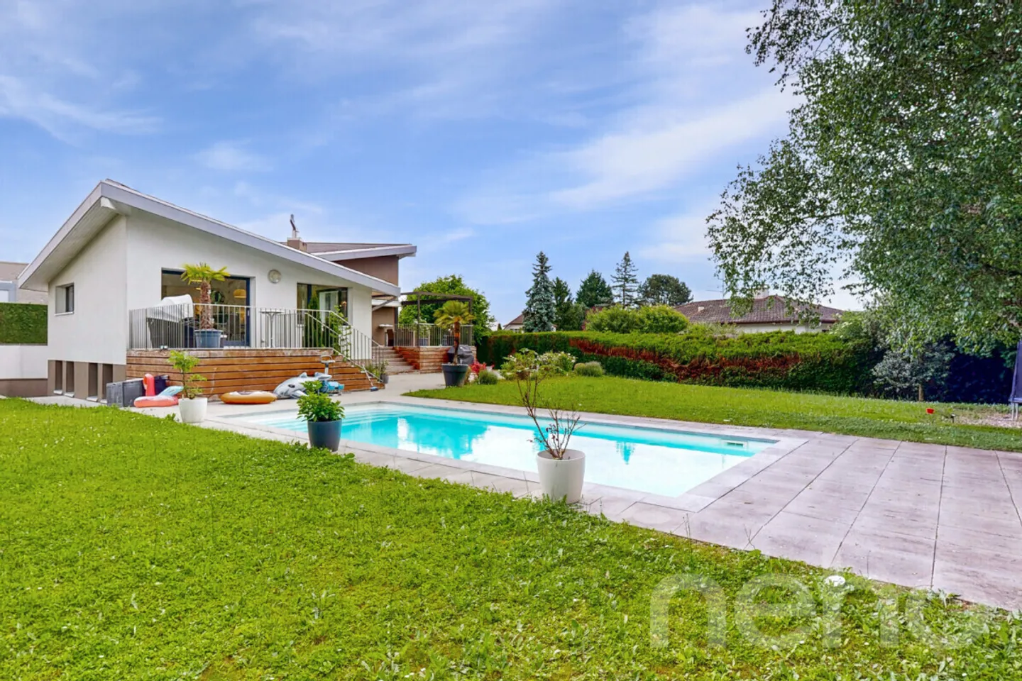 Villa rénovée avec goût, jardin, piscine et superbes volumes - Photo 3 sur 13