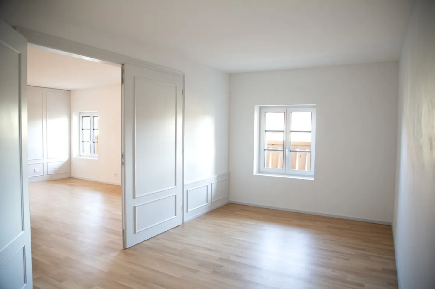 Unique Opportunity! Spacious 4.5-Room Apartment with Charm - Photo 5 of 13