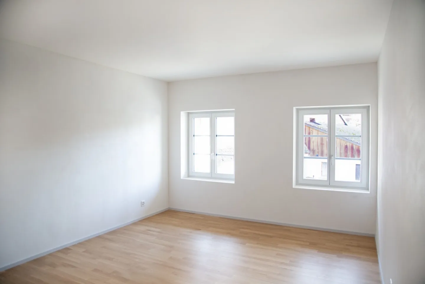 Unique Opportunity! Spacious 4.5-Room Apartment with Charm - Photo 6 of 13