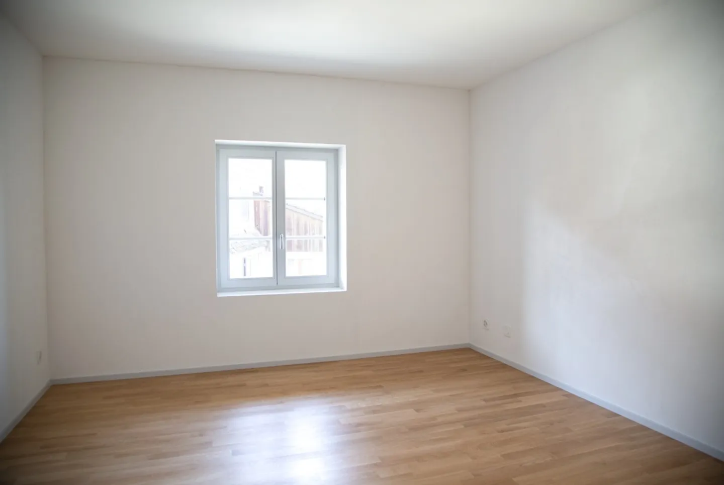 Unique Opportunity! Spacious 4.5-Room Apartment with Charm - Photo 7 of 13