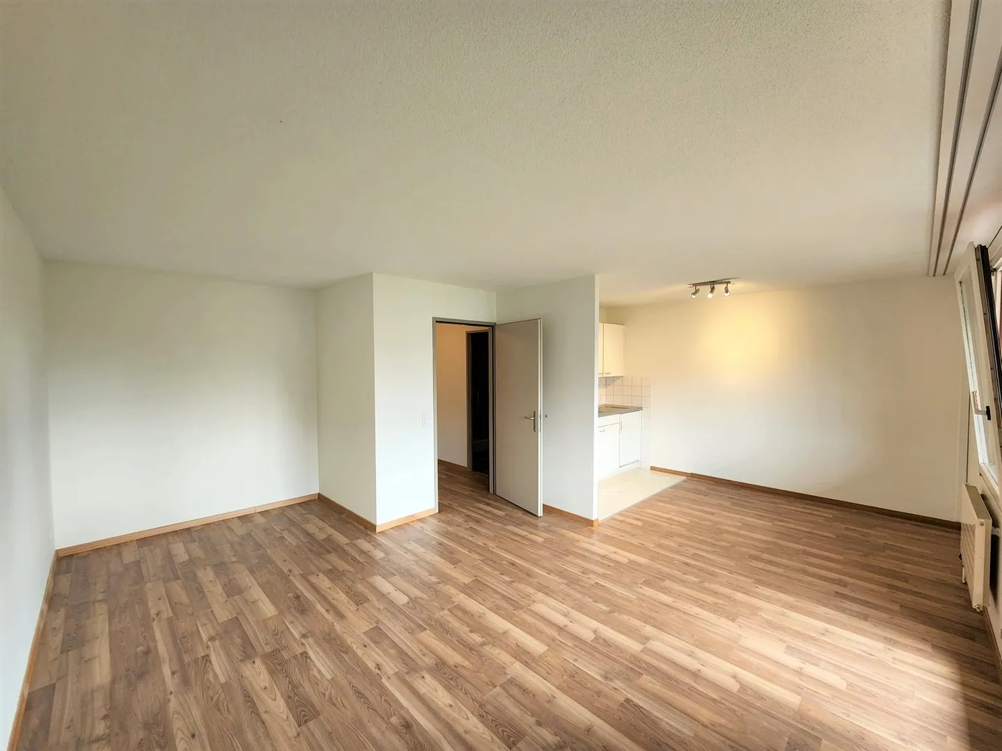 Sonnige Wohnung mit Balkon - Foto 1 von 8