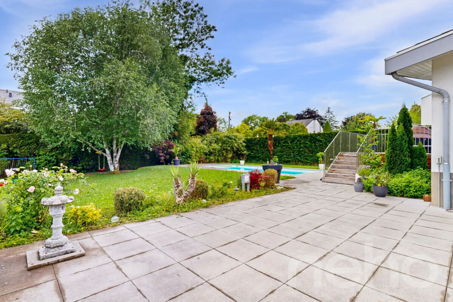 Villa rénovée avec goût, jardin, piscine et superbes volumes - Photo 7 sur 13