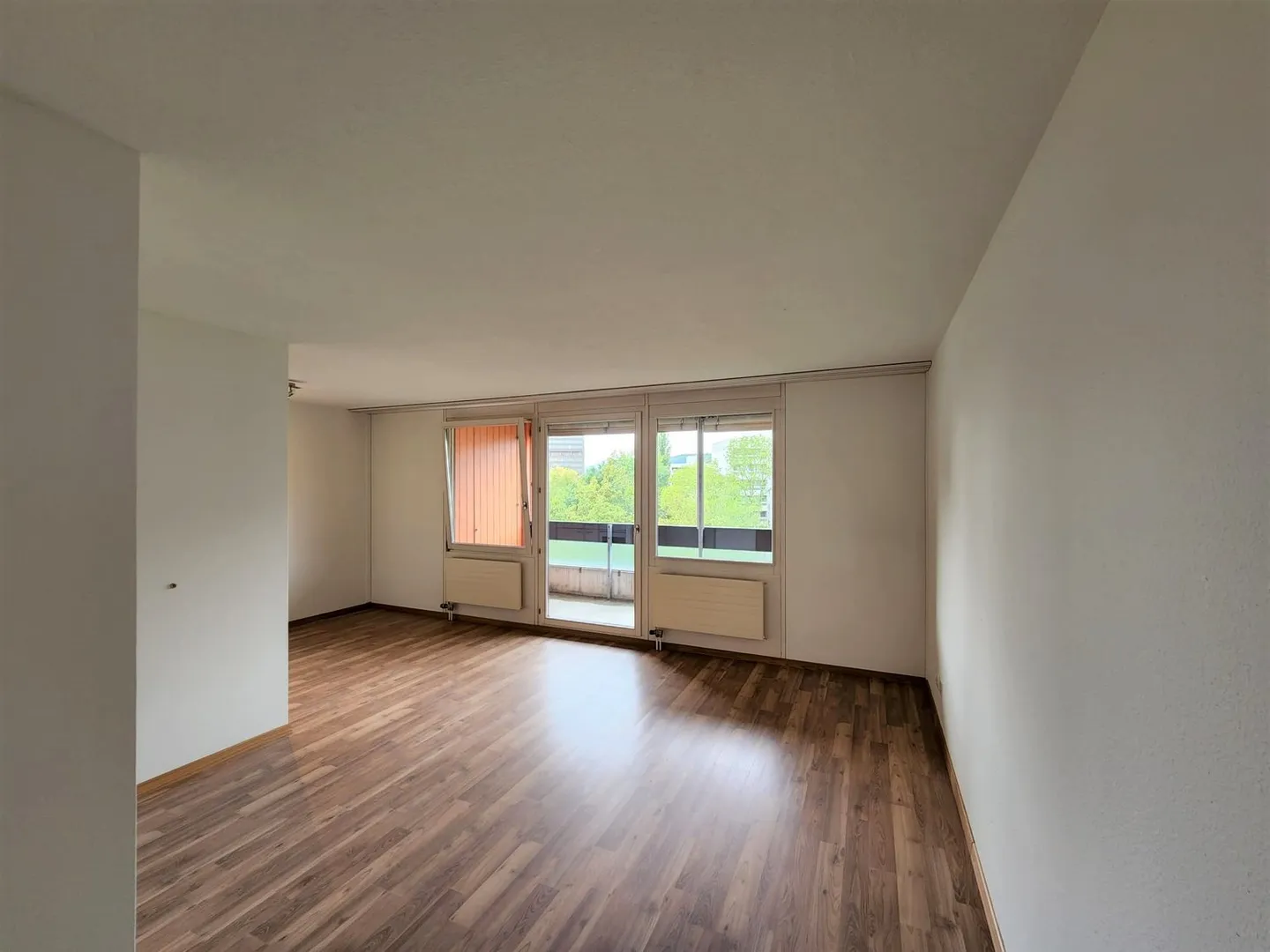 Sonnige Wohnung mit Balkon - Foto 2 von 8