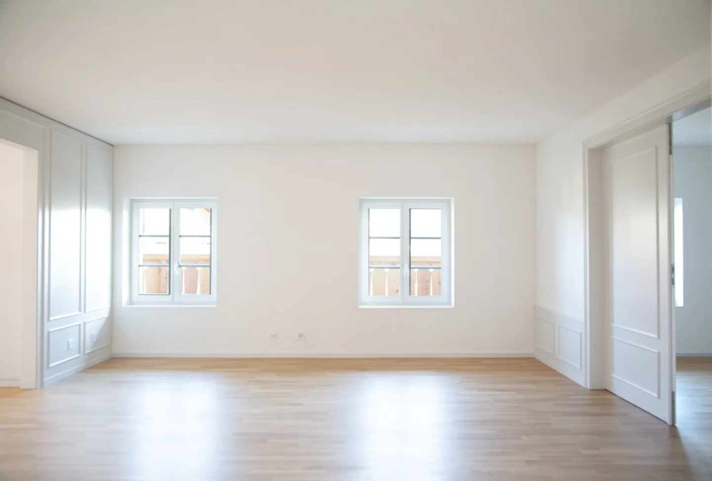 Unique Opportunity! Spacious 4.5-Room Apartment with Charm - Photo 4 of 13