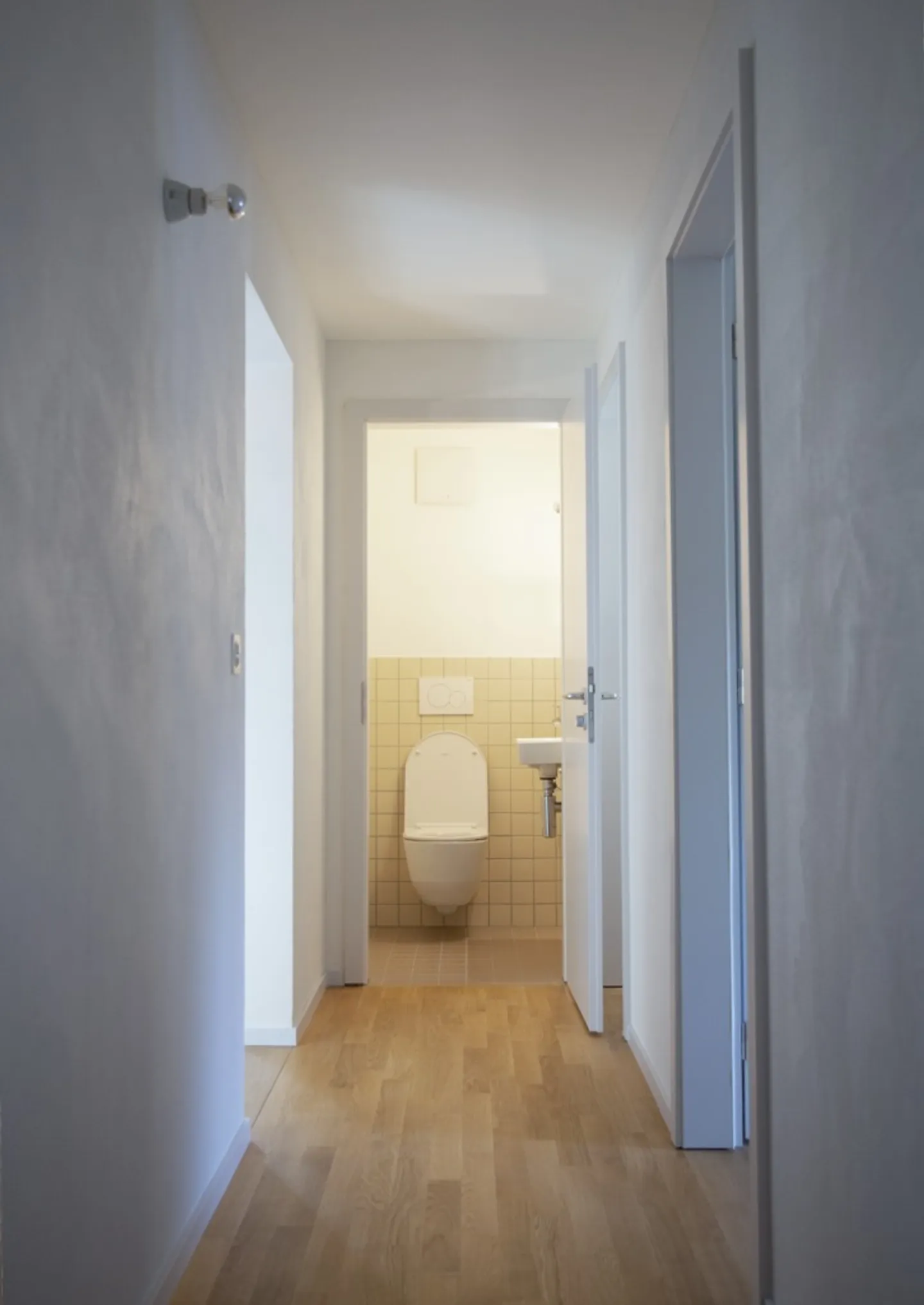 Unique Opportunity! Spacious 4.5-Room Apartment with Charm - Photo 9 of 13