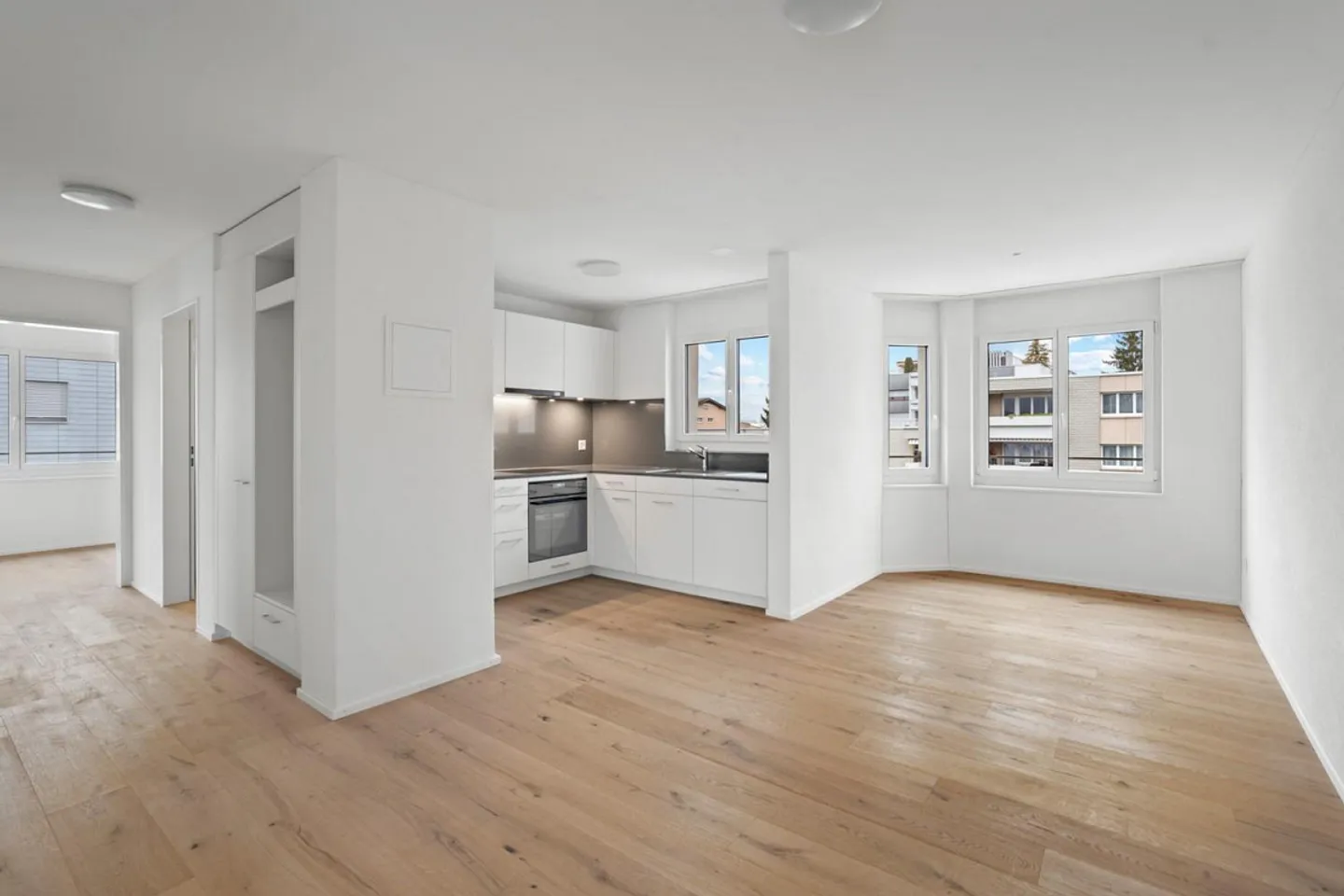 FIRST RENTAL after COMPLETE RENOVATION! 4.5-room apartment! NEW PHOTOS! - Photo 1 of 15