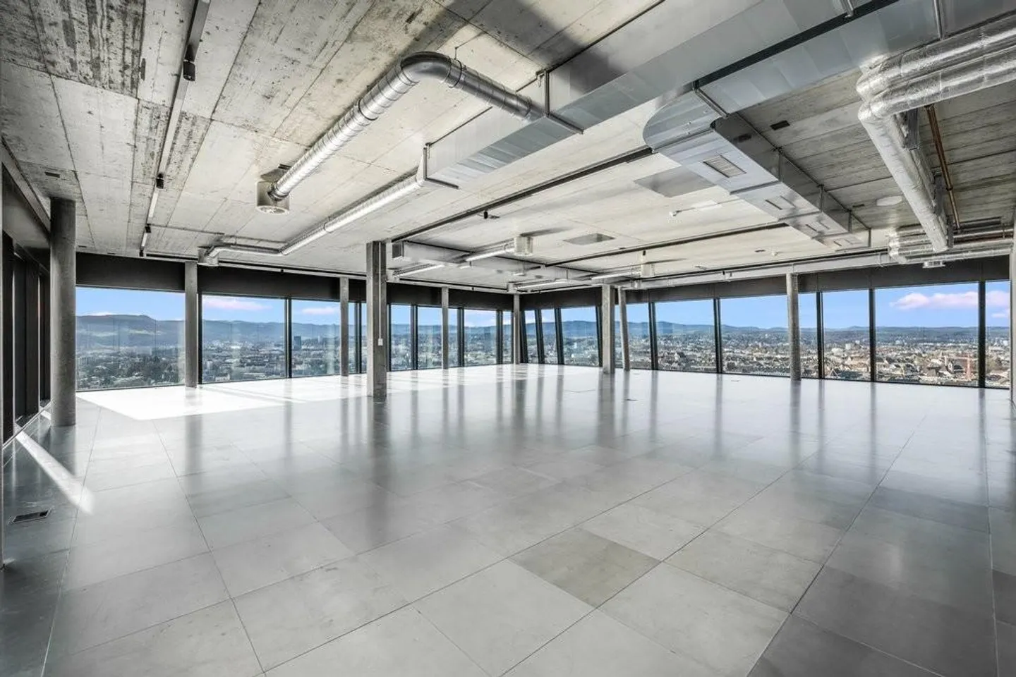 Espace exclusif au 29ème étage du Claraturm avec vue panoramique à 360 degrés - Photo 2 sur 10