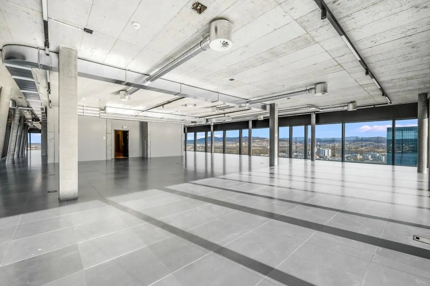 Espace exclusif au 29ème étage du Claraturm avec vue panoramique à 360 degrés - Photo 3 sur 10