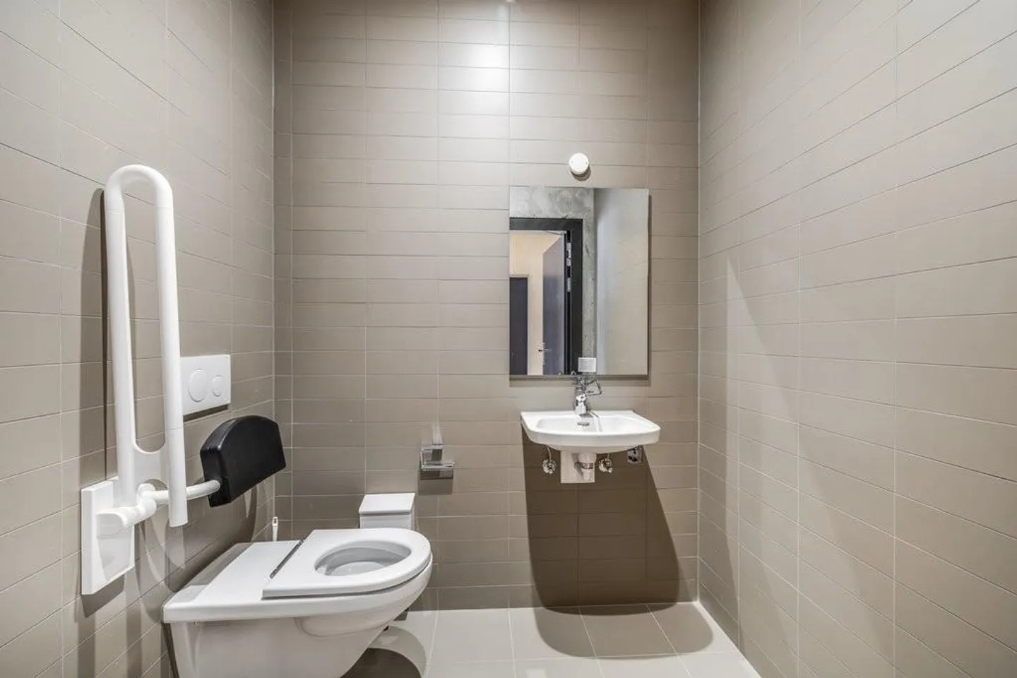 Espace exclusif au 29ème étage du Claraturm avec vue panoramique à 360 degrés - Photo 9 sur 10