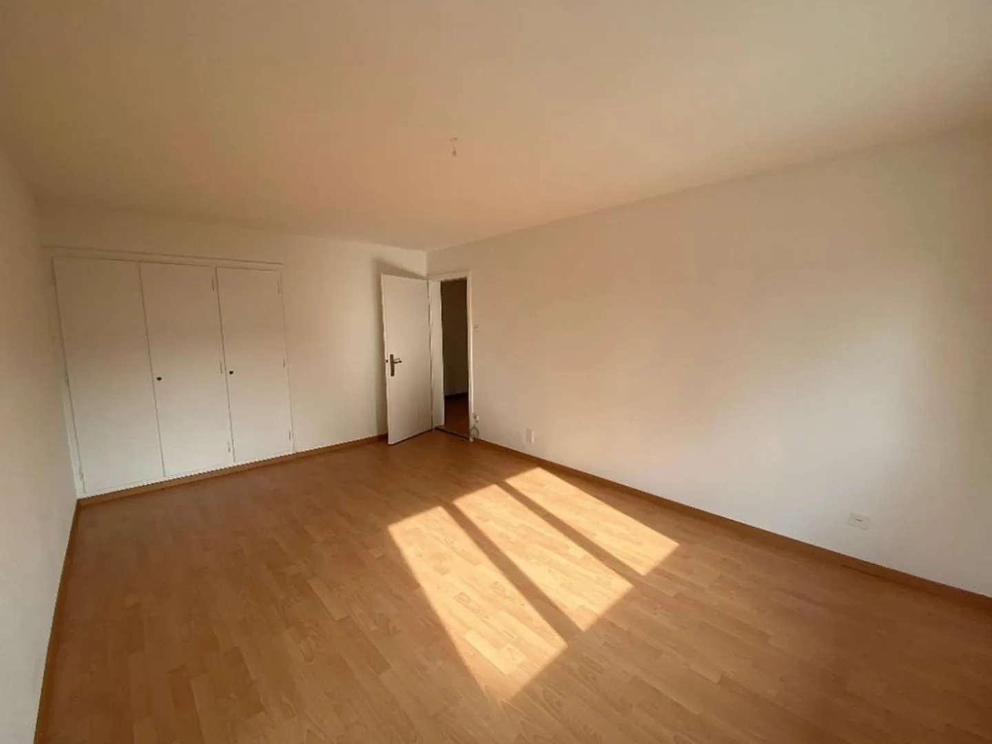 In una posizione molto bella - Appartamento di 4.0 stanze in affitto - Foto 4 di 8