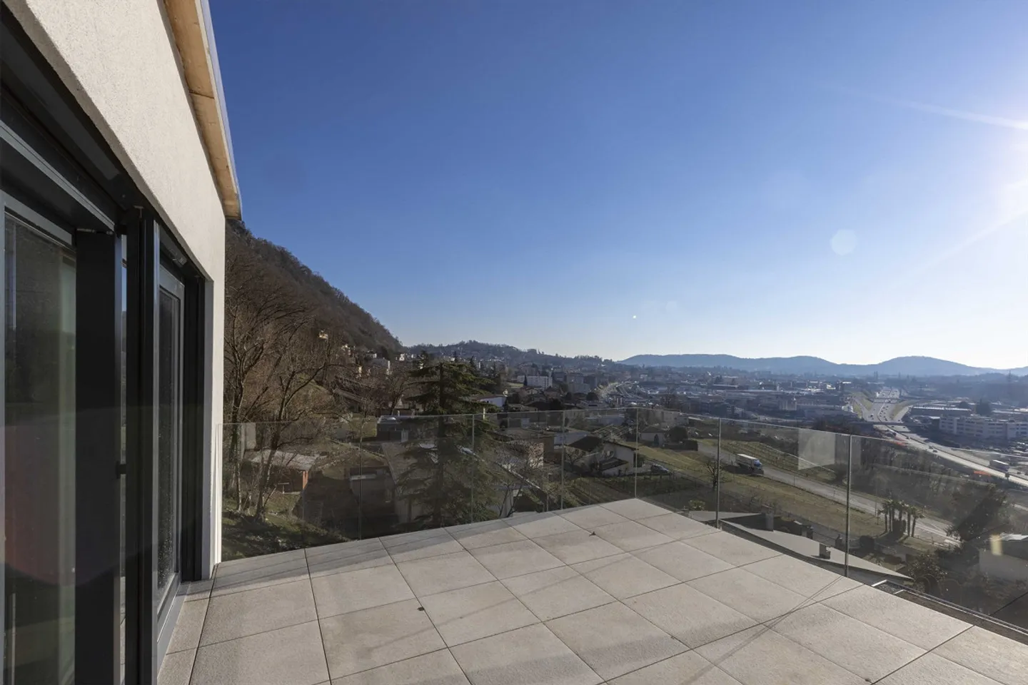 Moderne 3.5-Zimmer-Dachwohnung in neuer Residenz in Mendrisio - Foto 2 von 11