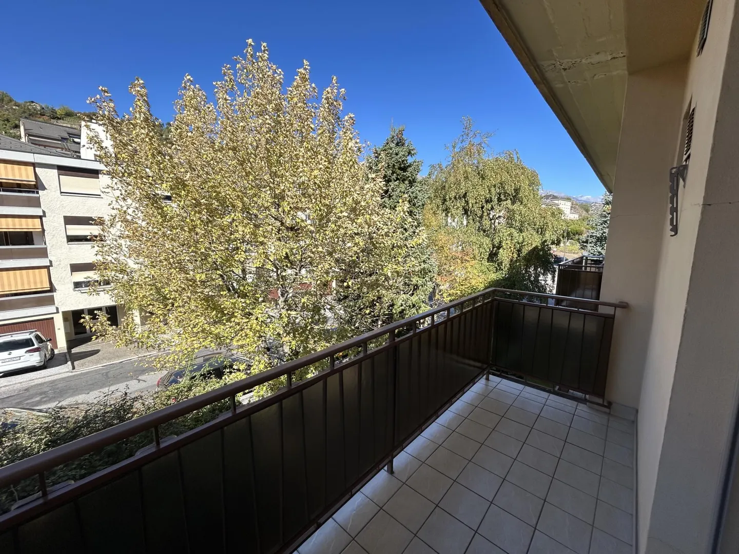 A louer splendide 4.5 pièces dans le quartier résidentiel de Gravelone à Sion - Photo 3 of 13