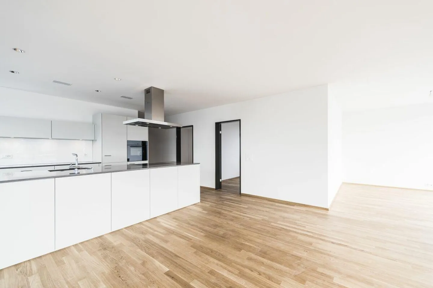 Appartement Attique 4 1/2 pièces au centre d'Uster - Photo 3 sur 8