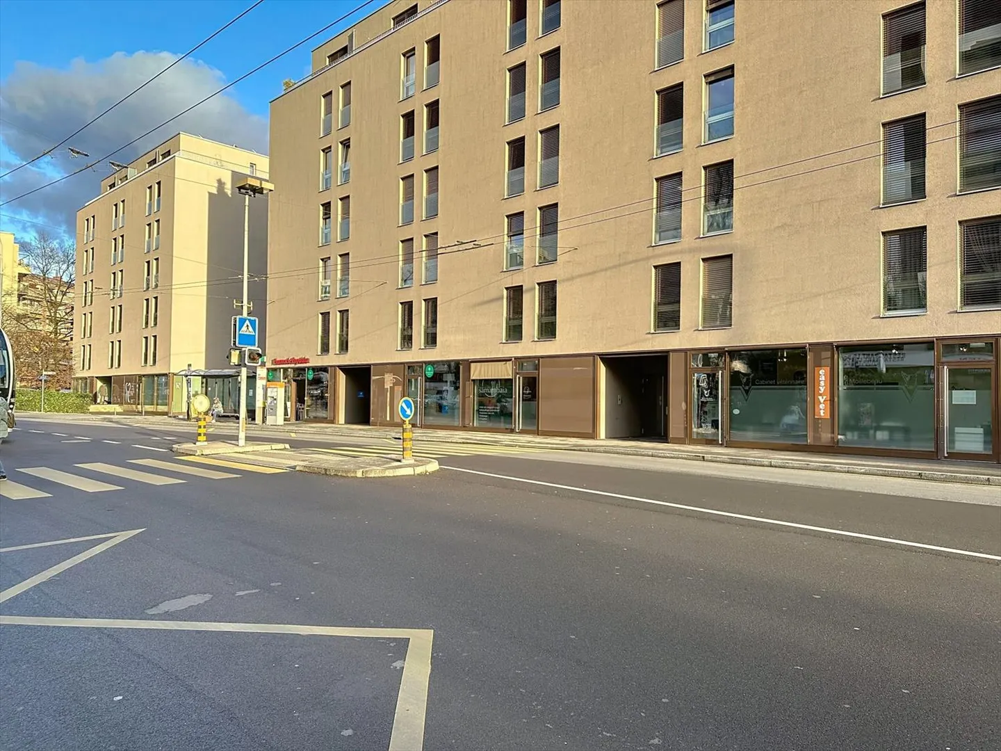 Bellissimo appartamento moderno con grande balcone e vista libera - Foto 1 di 8