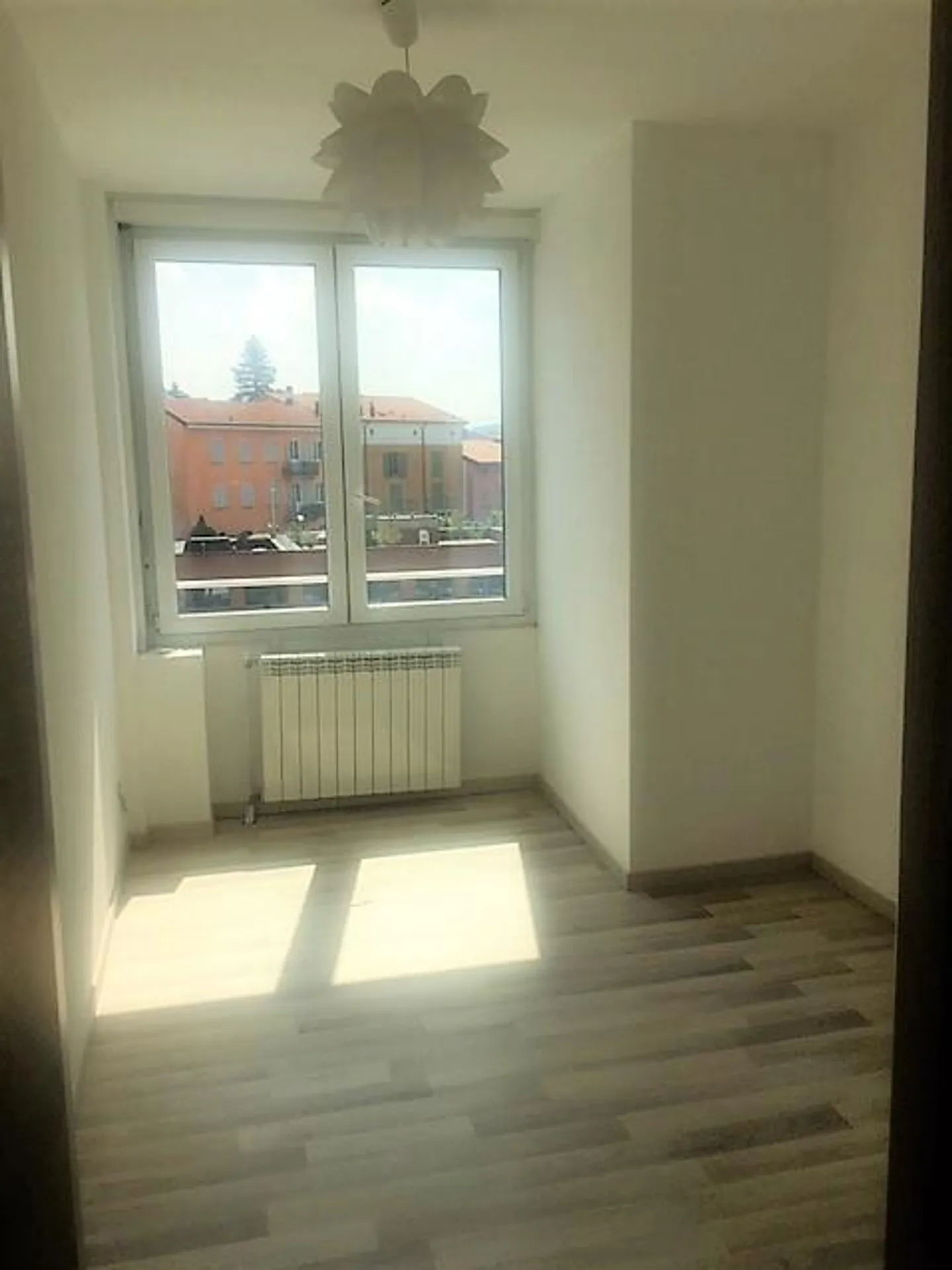 GEWERBLICHES UND WOHNGEBAEUDE FÜR EINKOMMEN - MENDRISIO ZENTRUM - Foto 1 von 30