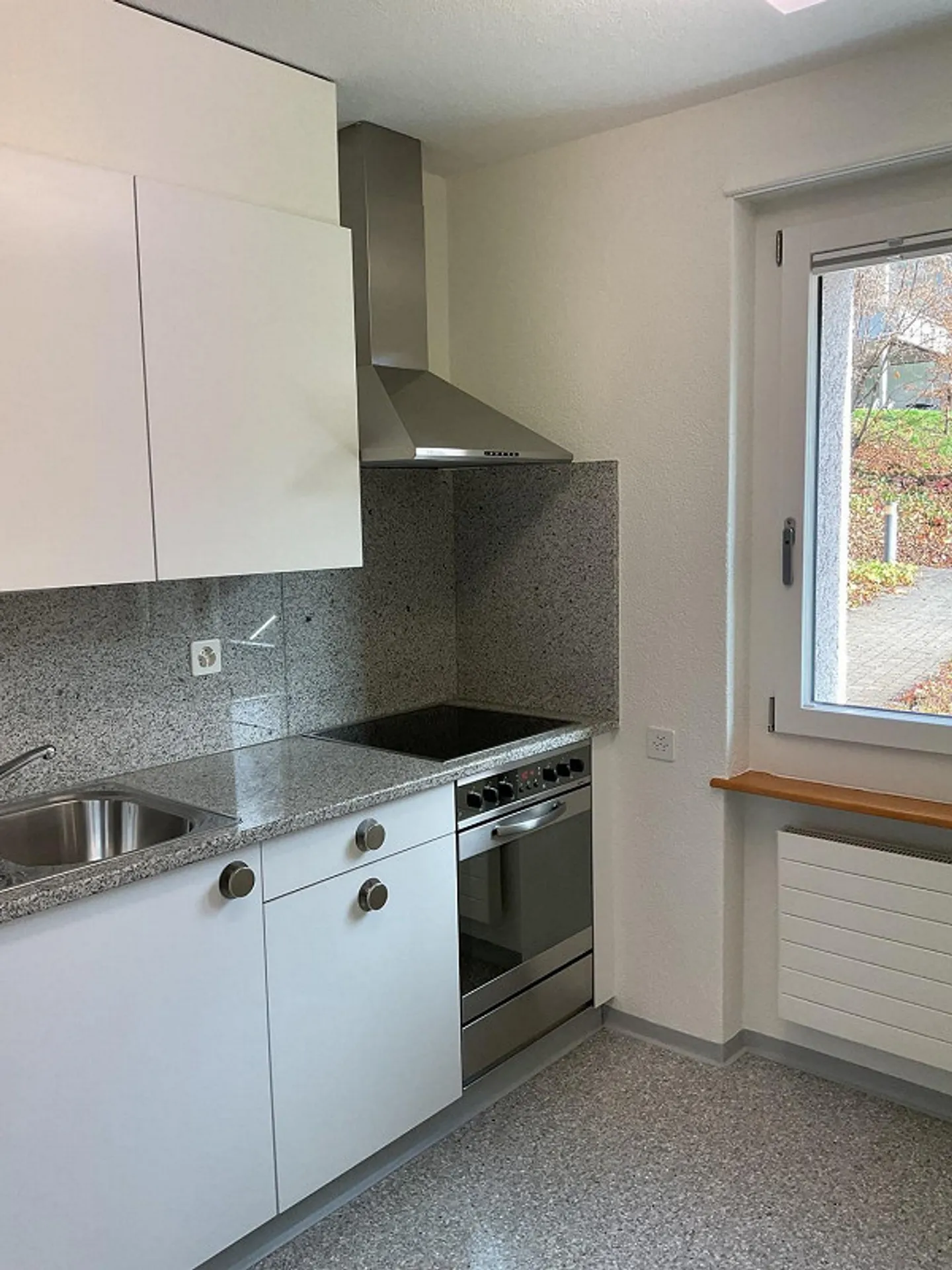 Attractive apartment in a central location in the Rosenberg settlement - Photo 2 of 8