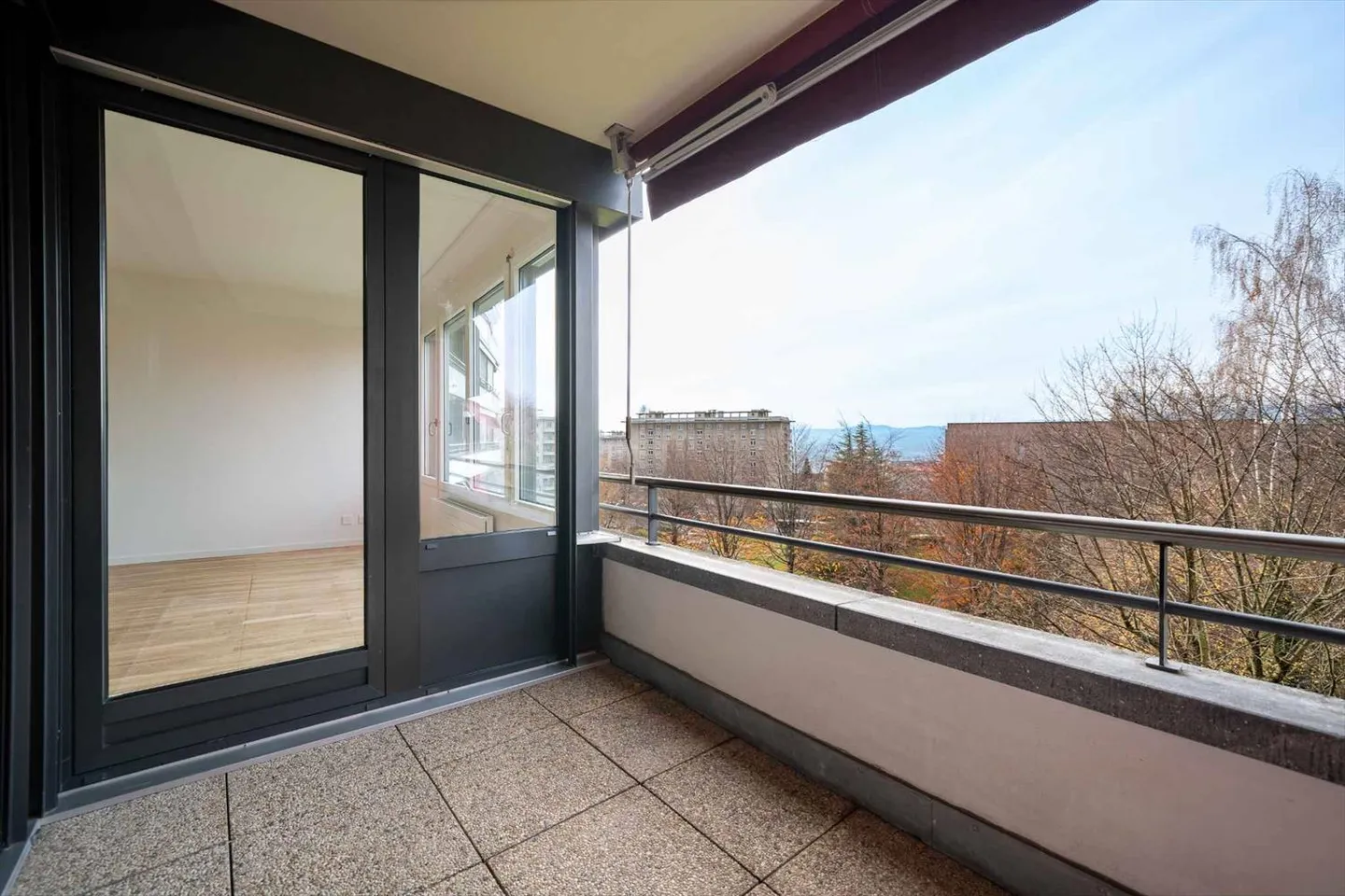 Charming 2-room apartment - quiet, green and central - Photo 7 of 7