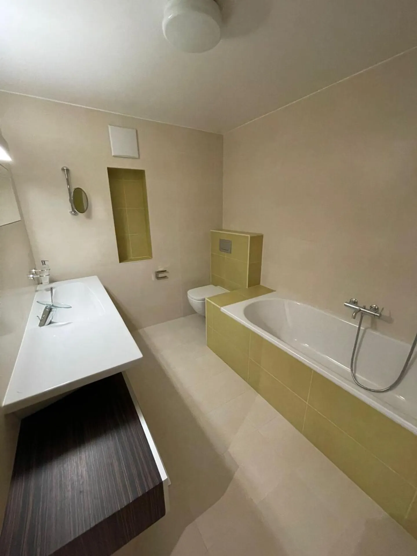 Appartement Charmant avec Terrasse - Photo 5 sur 6