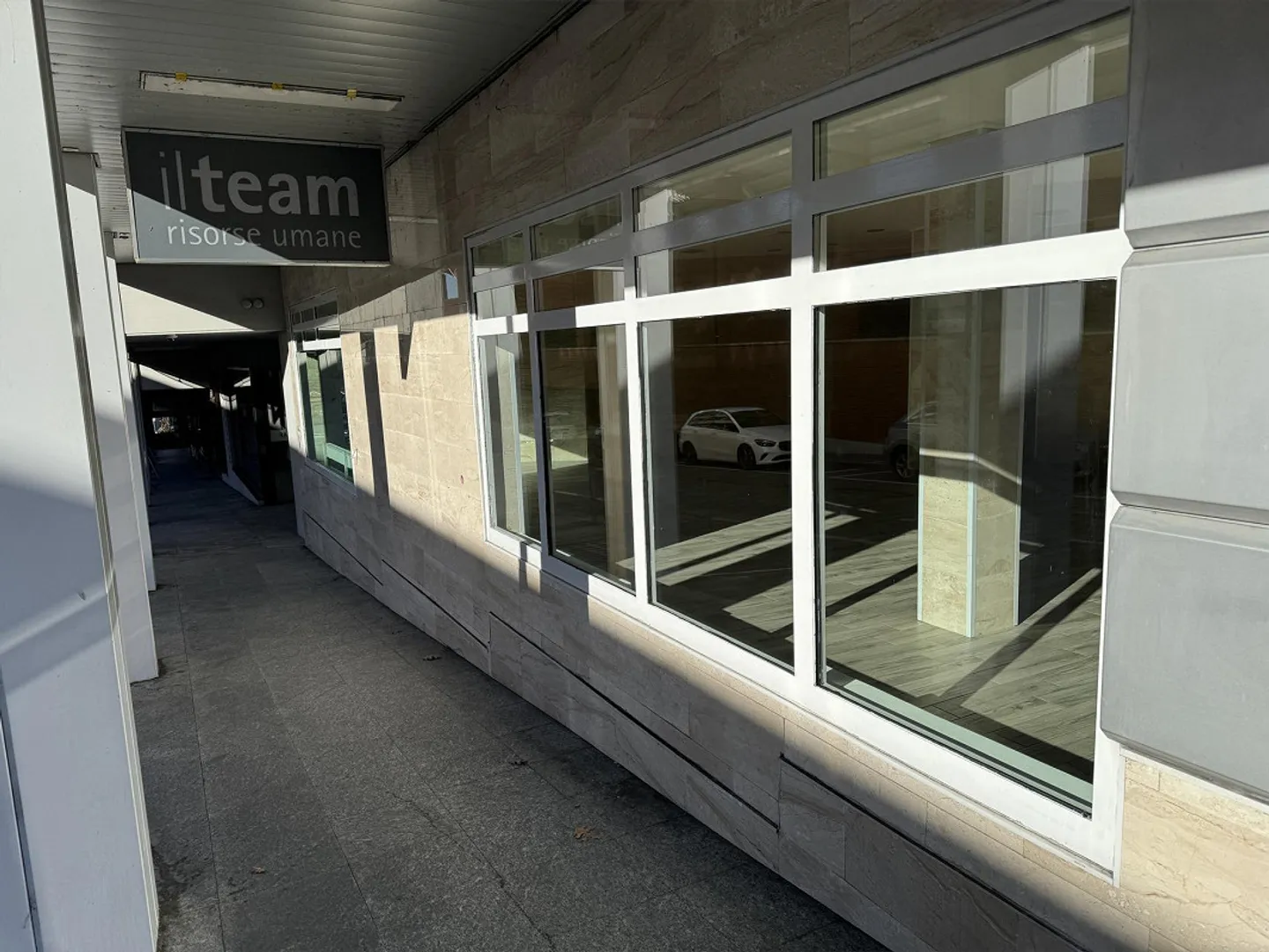GEWERBLICHES UND WOHNGEBAEUDE FÜR EINKOMMEN - MENDRISIO ZENTRUM - Foto 19 von 30