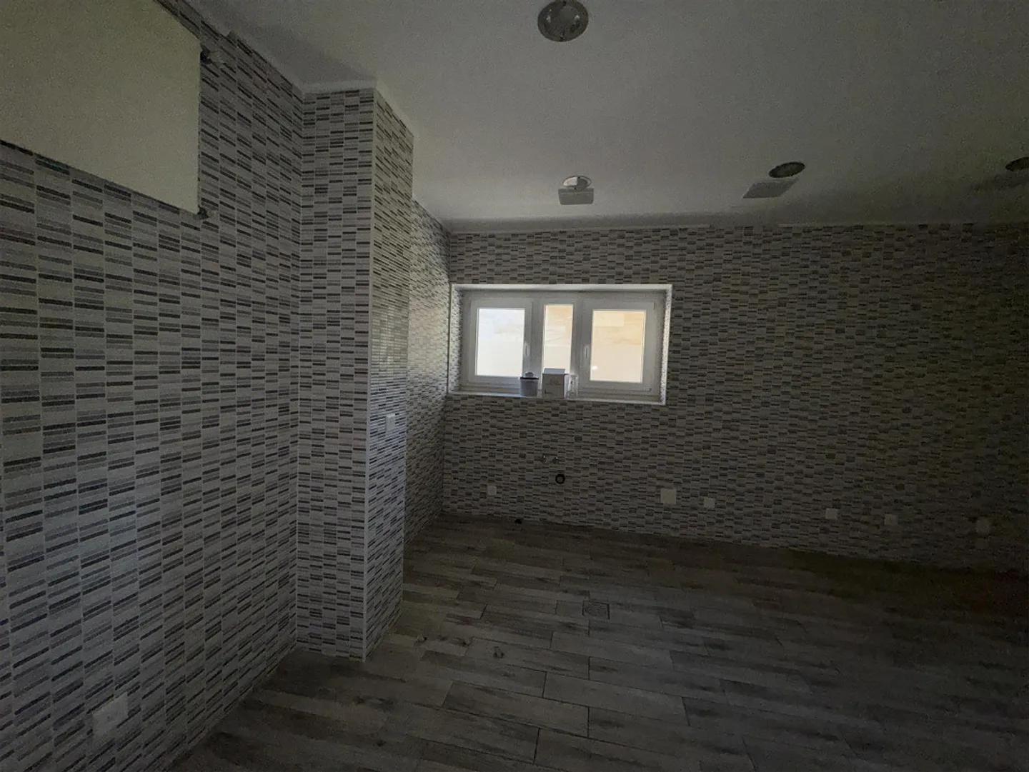 GEWERBLICHES UND WOHNGEBAEUDE FÜR EINKOMMEN - MENDRISIO ZENTRUM - Foto 30 von 30