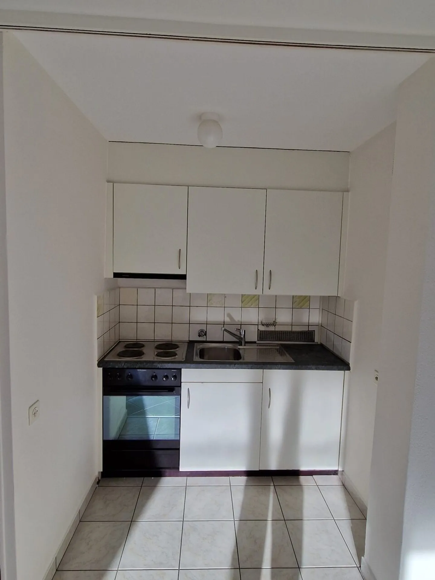 1.0 room apartment on the ground floor - Photo 2 of 3