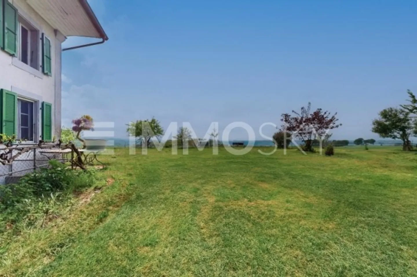 Beautiful partially renovated farmhouse 2 minutes from Thierrens - Photo 1 of 7